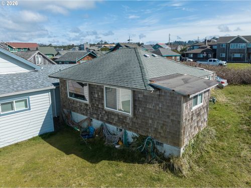 35 Nw Dolphin St, Newport, OR, 97365 | Card Image