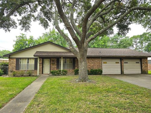 1205 Appling St, El Campo, TX, 77437-2101 | Card Image