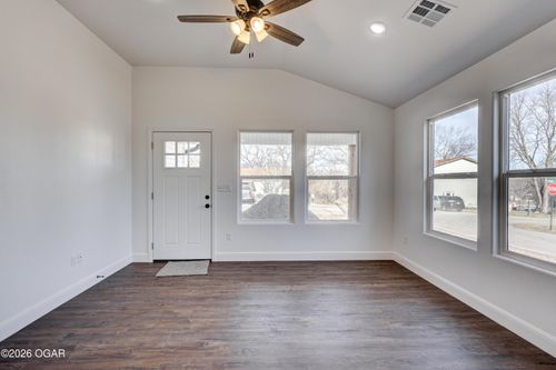 504 W Mineral St, Oronogo, MO, 64855-9352 | Card Image