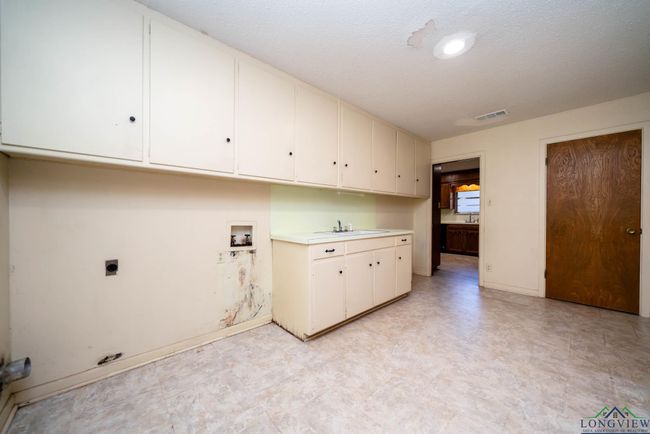 107 Tulip St, House other with 3 bedrooms, 3 bathrooms and null parking in White Oak TX | Image 50
