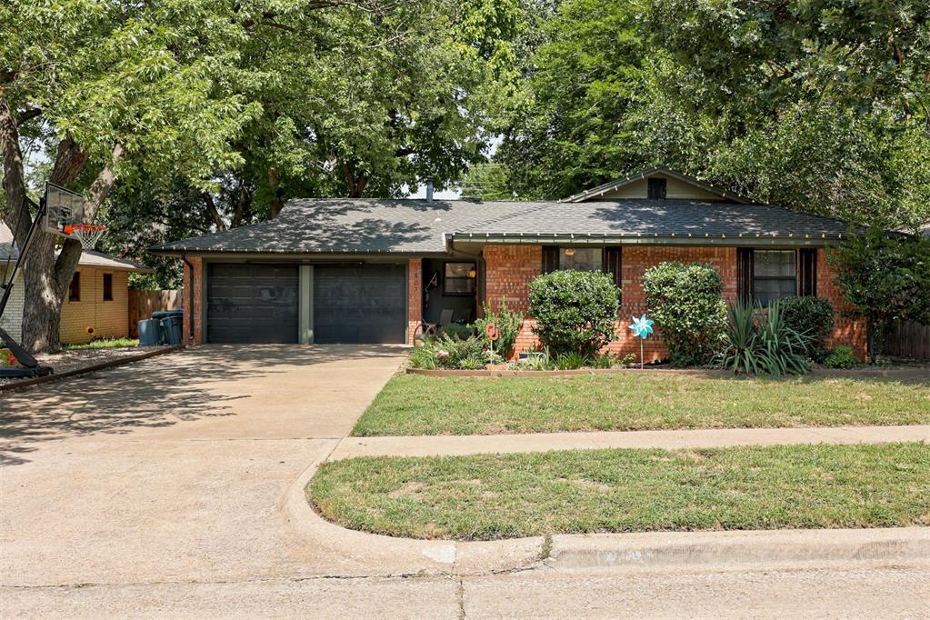 Vine St, Norman, OK 73072