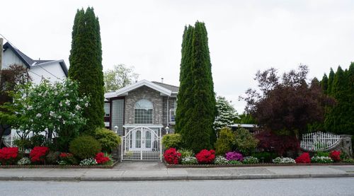 8675 Armstrong Ave, Burnaby, BC, V3N2H4 | Card Image