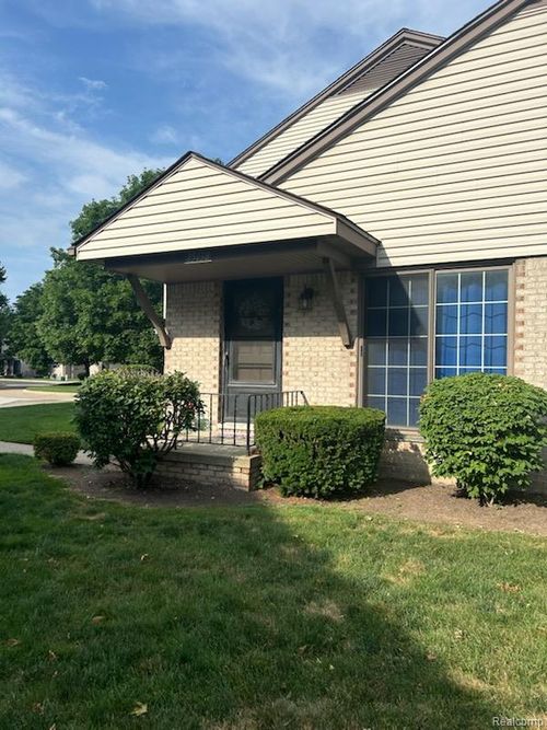 35138 N Bay Cir, Harrison Township, MI, 48045-3200 | Card Image