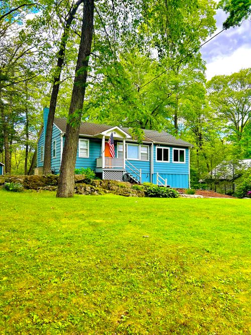 18 Paul St, Danbury, CT, 06810-8329 | Card Image