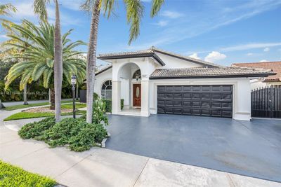 9187 Nw 150th Ter, House other with 3 bedrooms, 2 bathrooms and null parking in Miami Lakes FL | Image 3