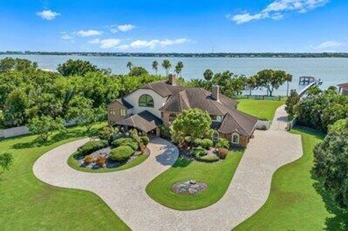 240 Utopia Cir, Merritt Island, FL, 32952-7101 | Card Image