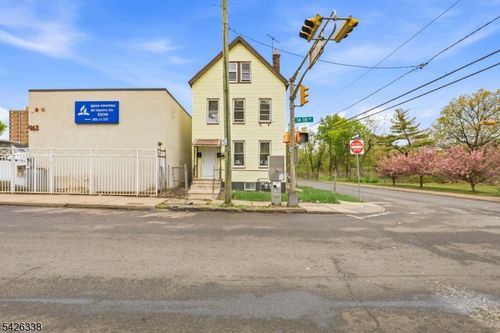 470 14th Ave, Newark, NJ, 07106-2202 | Card Image