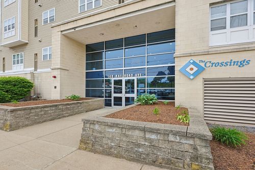b111-140 Railroad Ave, Norwood, MA, 02062-3584 | Card Image