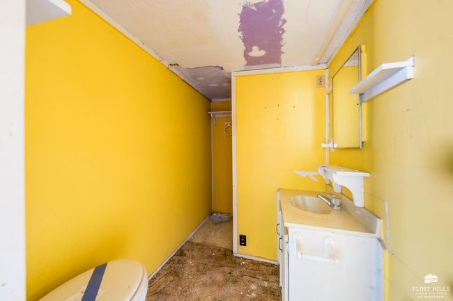 402 1 St St, House other with 4 bedrooms, 2 bathrooms and null parking in Saint George KS | Image 10