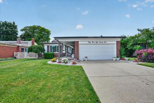33879 Brookshire Dr, Sterling Heights, MI, 48312-6511 | Card Image