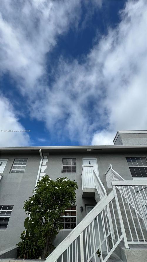 4b-438 Ne 210th Circle Ter, Miami, FL, 33179-1854 | Card Image