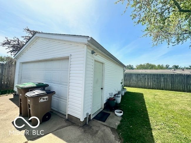 detached garage with fence | Image 19