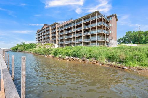 570 Linden Dr, Arnolds Park, IA, 51331-4400 | Card Image