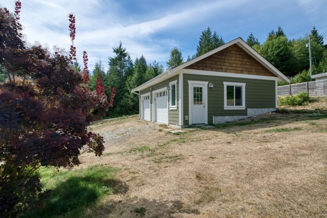 758 Highland Road, House other with 3 bedrooms, 2 bathrooms and 4 parking in Gibsons BC | Image 5