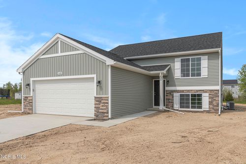1051 Lakeside Ln, Oregon, OH, 43616 | Card Image