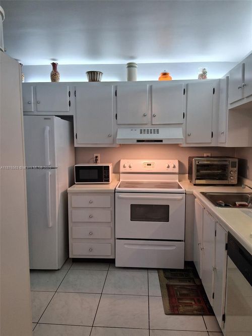 apt-310-8050 W Mcnab Rd, Tamarac, FL, 33321-3229 | Card Image