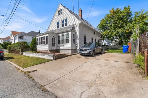 116 Webster St, Pawtucket, RI, 02861-1018 | Card Image