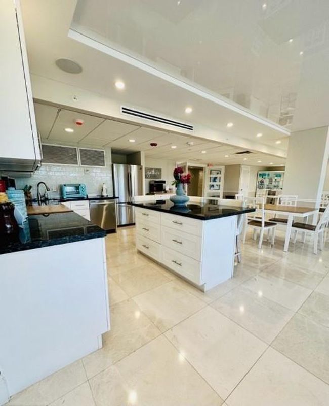 APT-212 - 1150 Hillsboro Mile, Condo with 2 bedrooms, 2 bathrooms and null parking in Hillsboro Beach FL | Image 34
