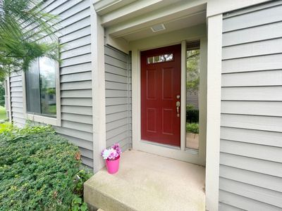 449 - 449 White Oak Lane, Condo with 3 bedrooms, 2 bathrooms and 1 parking in Barrington IL | Image 2