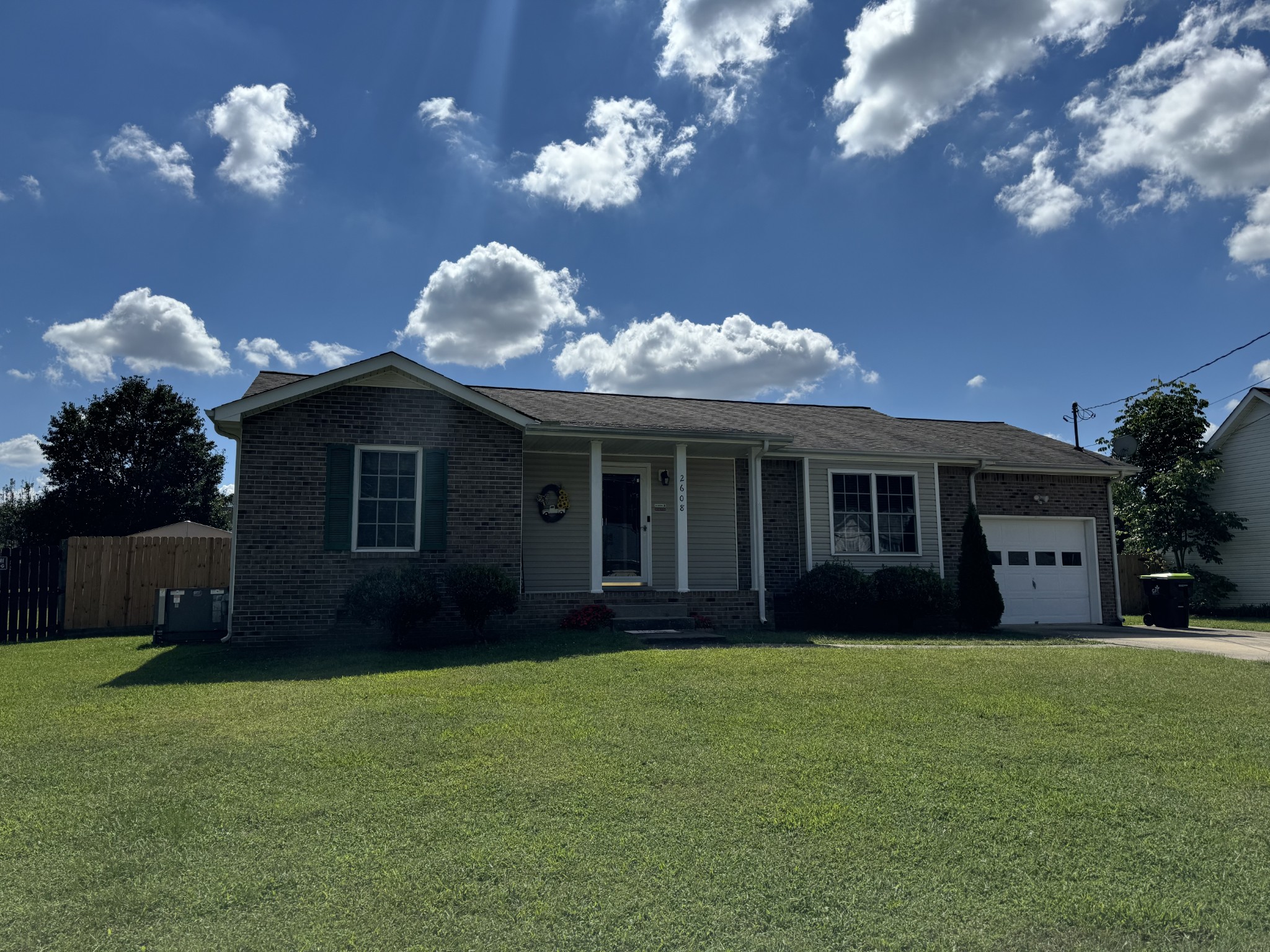 Elkmont Dr, Clarksville, TN 37040