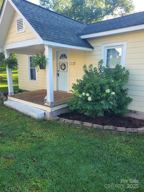 213 Eldred St Ne, Valdese, NC, 28690-2411 | Card Image