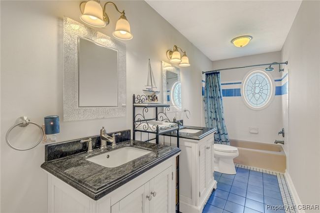 2nd floor bathroom. Shower/tub. | Image 37