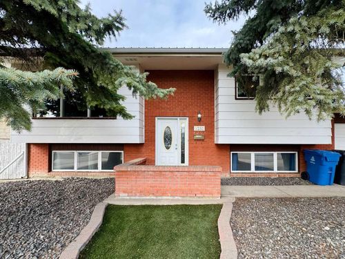 1251 St Catherine Rd N, Lethbridge, AB, T1H4E9 | Card Image