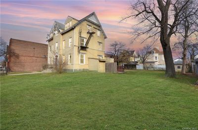 211 S 2nd Avenue, Home with 10 bedrooms, 3 bathrooms and null parking in Mount Vernon NY | Image 3