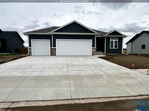 1210 Country Club Dr, Elk Point, SD, 57025 | Card Image