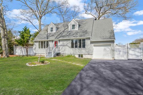 41 Seaside Avenue, Brookhaven, NY, 11772 | Card Image