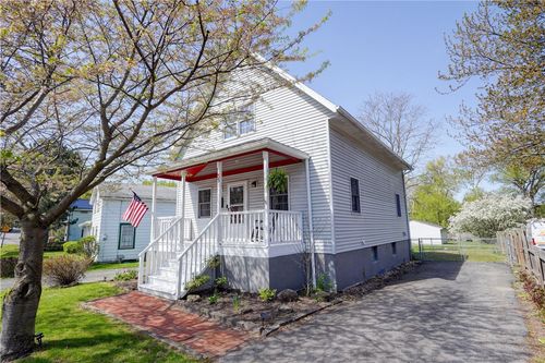 35 Fayette St, Brockport, NY, 14420-1611 | Card Image