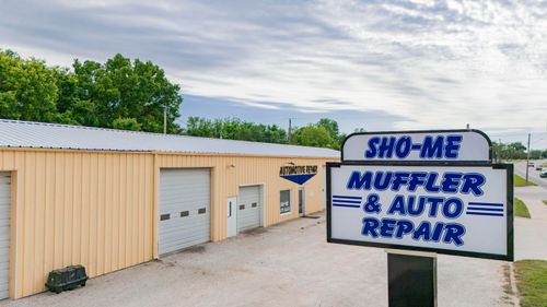 1114 W Broadway St, Bolivar, MO, 65613-1811 | Card Image