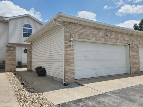 186 Mallard Pointe Dr, Valparaiso, IN, 46385 | Card Image