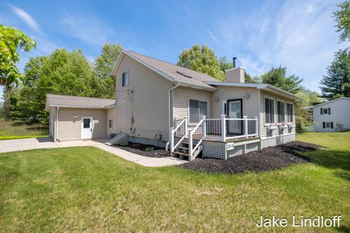 11014 E Royal Rd, Stanwood, MI, 49346-8915 | Card Image