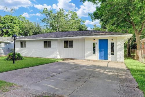 207 Plum St, La Marque, TX, 77568-6248 | Card Image