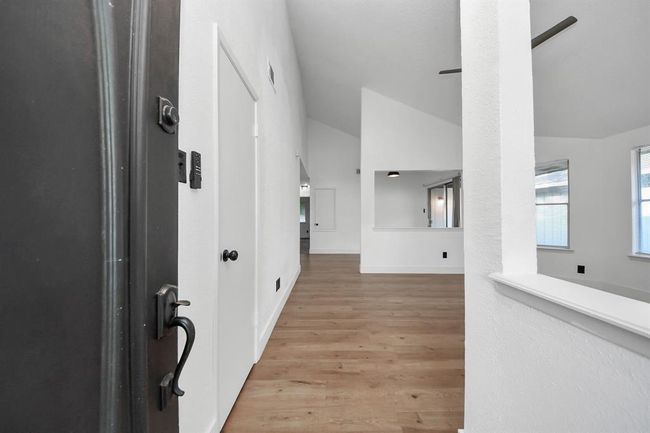3118 Raccoon Run, House other with 3 bedrooms, 2 bathrooms and 1 parking in Spring TX | Image 4