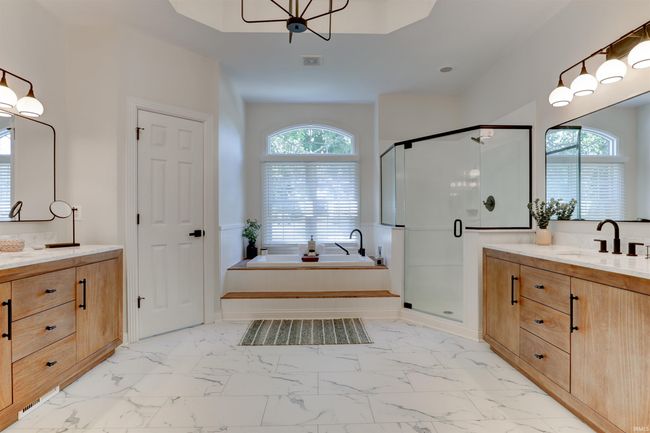 2122 Lakes Edge Dr, House other with 5 bedrooms, 6 bathrooms and null parking in Newburgh IN | Image 23