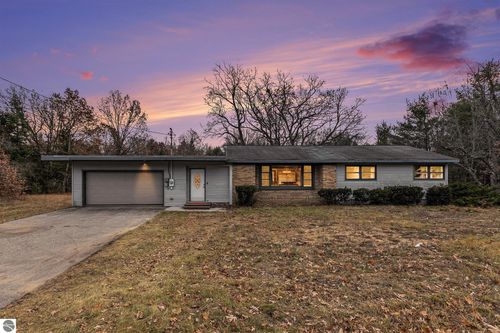 1875 W Division St, Cadillac, MI, 49601-9252 | Card Image