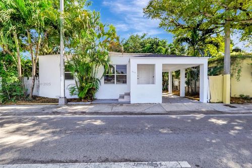 812 Nw 103rd St, Miami, FL, 33150-1032 | Card Image