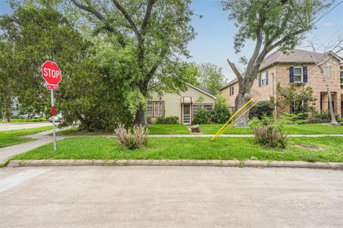 4260 Dartmouth Ave, West University Place, TX, 77005-1024 | Card Image