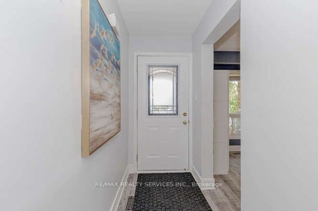 32 Simmons Blvd, House other with 3 bedrooms, 2 bathrooms and 4 parking in Brampton ON | Image 6