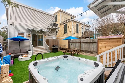 1021 Sealy St, Galveston, TX, 77550-6279 | Card Image
