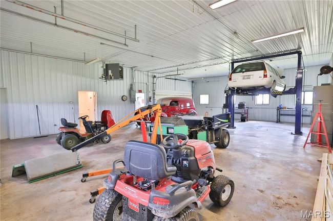 Heated Shop with Lift | Image 21