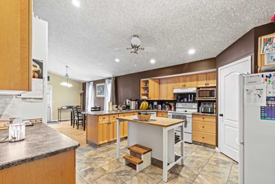 13010 91a St, House detached with 5 bedrooms, 3 bathrooms and 4 parking in Grande Prairie AB | Image 3