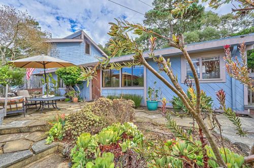 979 Syida Dr, Pacific Grove, CA, 93950-5327 | Card Image