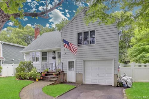 117 Eastgate Road, Oyster Bay, NY, 11762 | Card Image