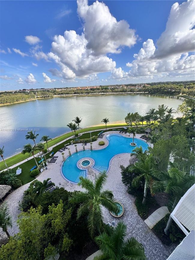 APT-908S - 2681 N Flamingo Rd, Condo with 3 bedrooms, 3 bathrooms and null parking in Sunrise FL | Image 13