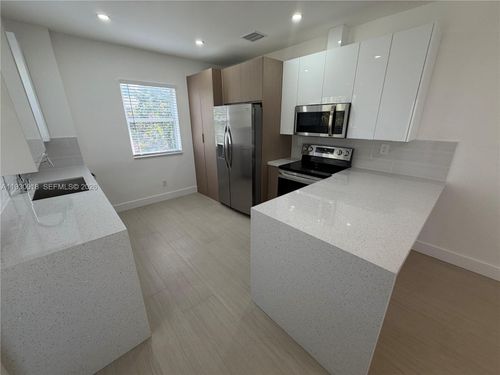 1045-1045 Sw 8th Ave, Miami, FL, 33130-3701 | Card Image