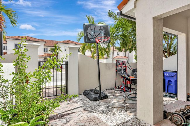 3513 Nw 29 Th Ct, Townhouse with 2 bedrooms, 3 bathrooms and null parking in Lauderdale Lakes FL | Image 4