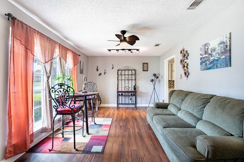 353 Brook Hollow Dr, Desoto, TX, 75115-5717 | Card Image